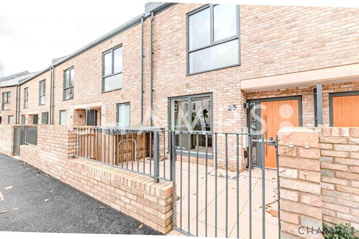 3 Bedroom Houseboat To Rent In Felix Road, London, W13