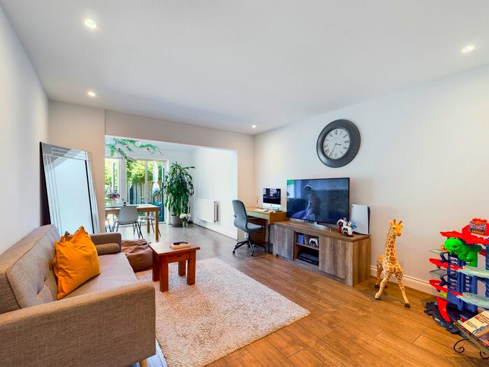 4 Bedroom Semi-Detached House To Rent In Crescent Road, East Barnet, EN4