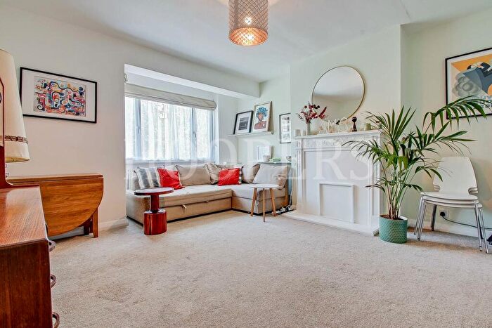 2 Bedroom Flat For Sale In Neasden Lane, London, NW10