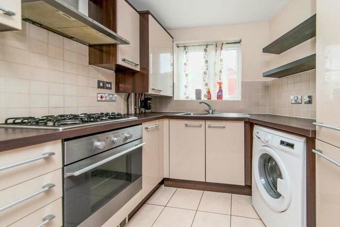 2 Bedroom Flat To Rent In Sinclair Drive, Ipswich, IP2