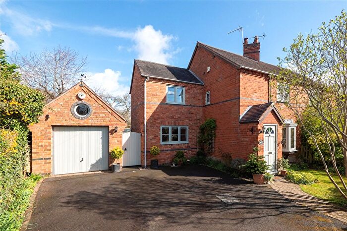3 Bedroom Semi-Detached House For Sale In School Lane, Warwick, Warwickshire, CV35