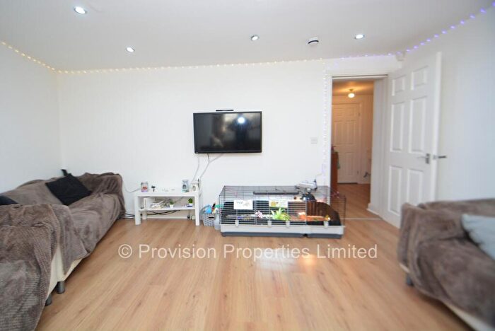 7 Bedroom Terraced House To Rent In Headingley Avenue, Leeds, LS6