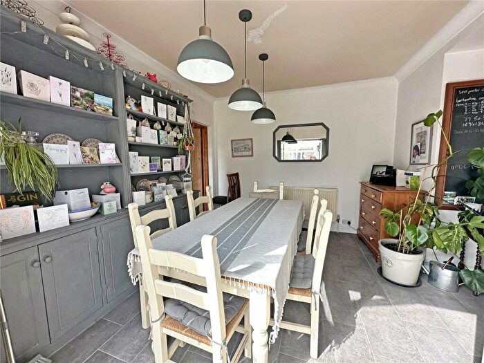 4 Bedroom Detached House For Sale In Albert Road, New Milton, Hampshire, BH25