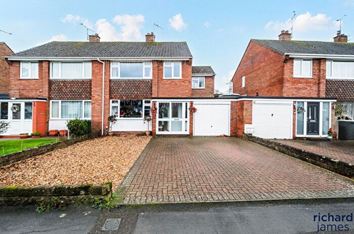 4 Bedroom Semi-Detached House For Sale In Homefield, Royal Wootton Bassett, SN4