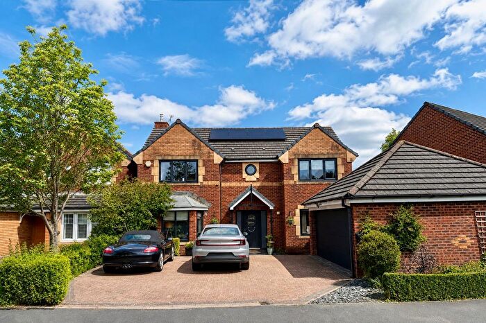 4 Bedroom Detached House For Sale In Valley Road, Glossop, SK13