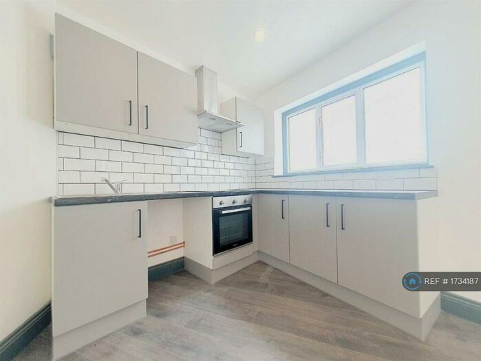 1 Bedroom Flat To Rent In Cross Road, London, KT20