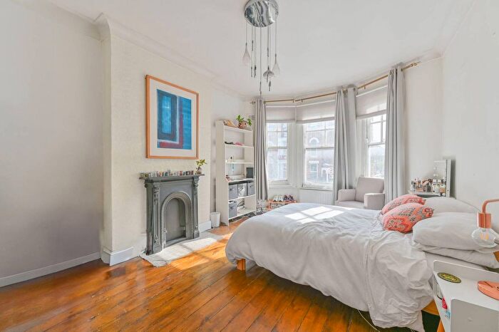 2 Bedroom Flat To Rent In Bedford Road, Clapham, London, SW4