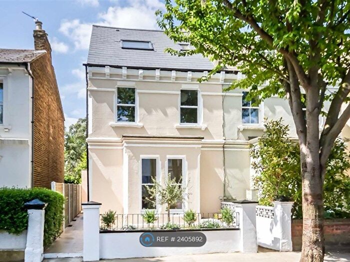 2 Bedroom Flat To Rent In Mansell Road, London, W3