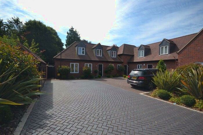 3 Bedroom House To Rent In Gibbs Close, Harpenden, AL5