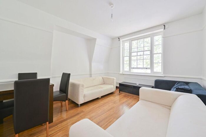 3 Bedroom Flat To Rent In Tyndale Mansions, Islington, London, N1