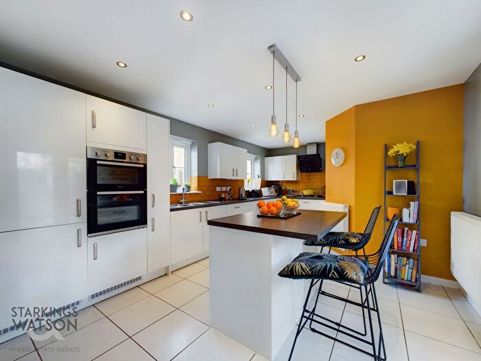 4 Bedroom Detached House For Sale In Gunns Close, Blofield, Norwich, NR13