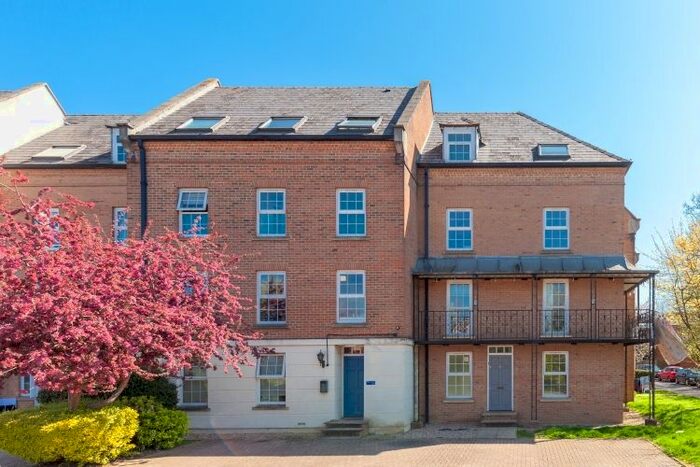 2 Bedroom Flat To Rent In Victoria Place, Banbury, OX16