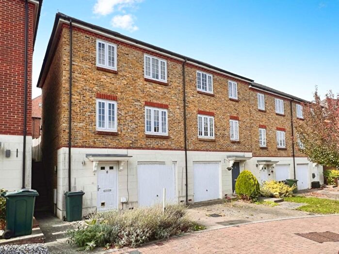 2 Bedroom End Terrace House For Sale In Normandy Way, Singleton, TN23