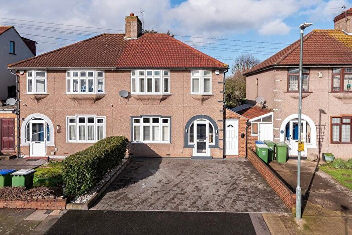 3 Bedroom Semi Detached House For Sale In Bostall Park Avenue, Bexleyheath, DA7
