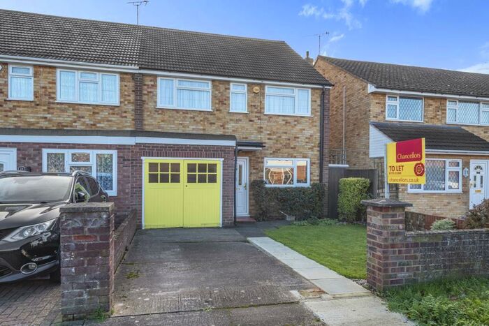 3 Bedroom Detached House To Rent In Crofthill Road, Slough, SL2
