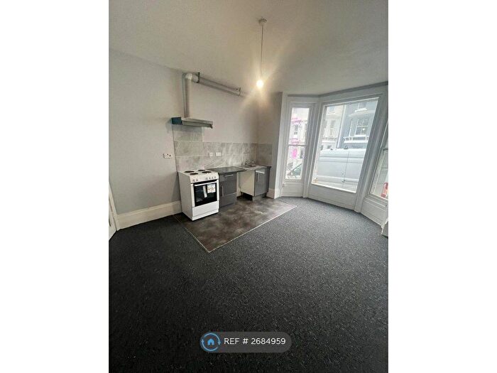 2 Bedroom Flat To Rent In Cambridge Gardens, Hastings, TN34