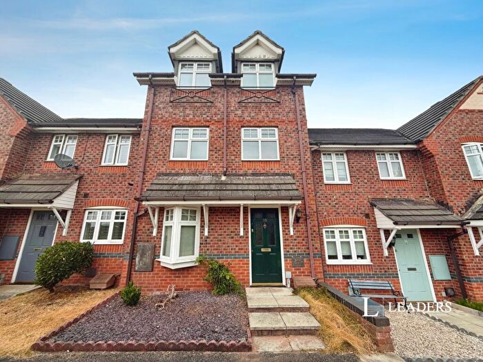 4 Bedroom Town House To Rent In Redwood Drive, Crewe, Cheshire, CW1