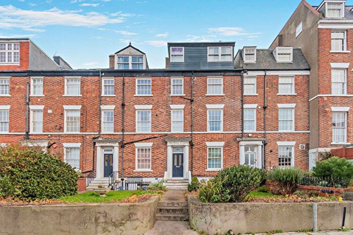 2 Bedroom Flat For Sale In North Marine Road, Scarborough, YO12