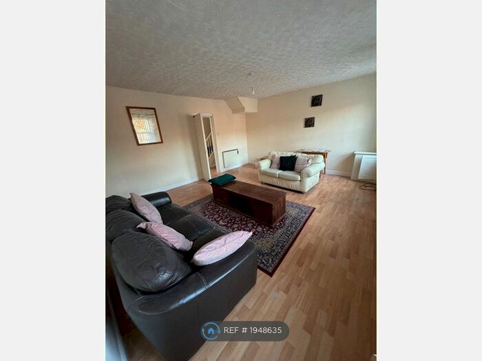 1 Bedroom Flat To Rent In Stockport Road, Cheadle, SK8