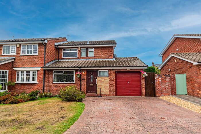 3 Bedroom Semi Detached House For Sale In Swanage Close, Stockton Heath, Warrington, WA4