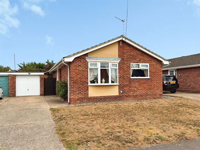 2 Bedroom Detached Bungalow For Sale In Pebble Close, Lowestoft, Suffolk, NR32