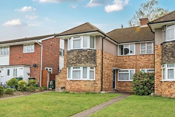 2 Bedroom Maisonette For Sale In Willis Close, Epsom, KT18