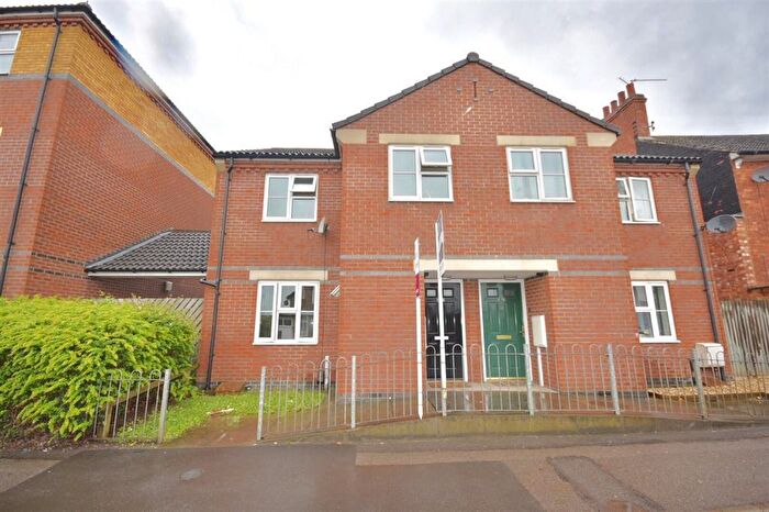 3 Bedroom Semi-Detached House To Rent In Bath Road, NN16