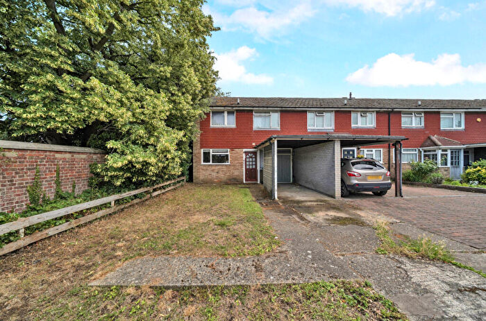 3 Bedroom End Of Terrace House For Sale In Main Road, Sutton At Hone, Kent, DA4