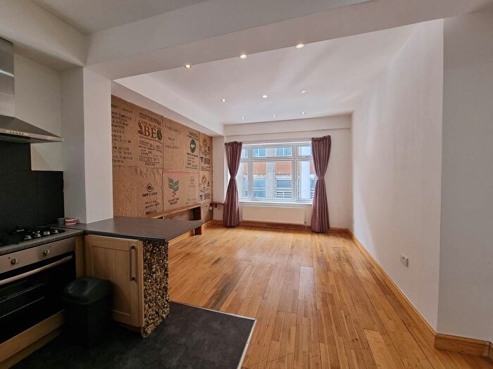 1 Bedroom Flat To Rent In Mayes Road, Wood Green, N22