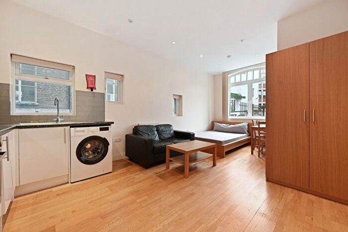 Studio To Rent In Woodstock Grove, London, W12