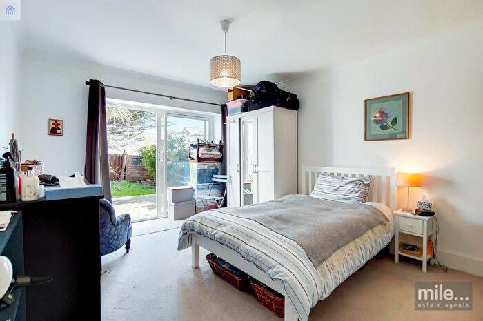 2 Bedroom Flat To Rent In Harvist Road, Queens Park, NW6