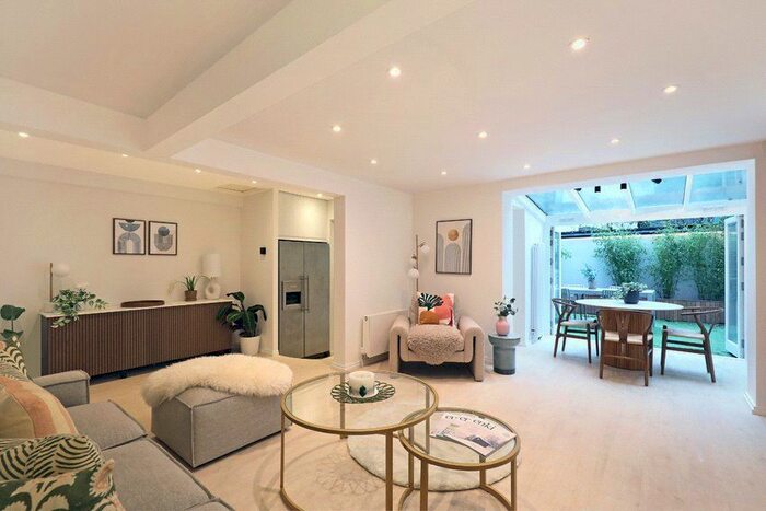 1 Bedroom Flat To Rent In Pembridge Villas, Notting Hill, W11