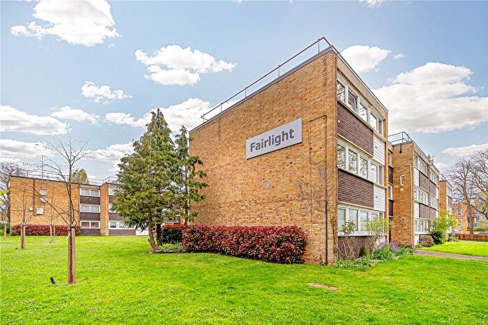 2 Bedroom Flat For Sale In Fairlight, Hampton, Middlesex, TW12