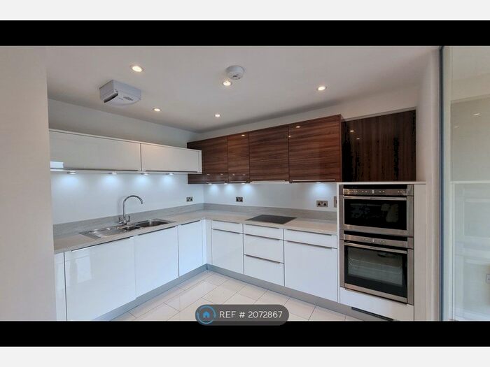 3 Bedroom Flat To Rent In Lakeside, Doncaster, DN4
