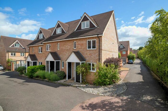 4 Bedroom Town House To Rent In Barnack Grove, Royston, SG8