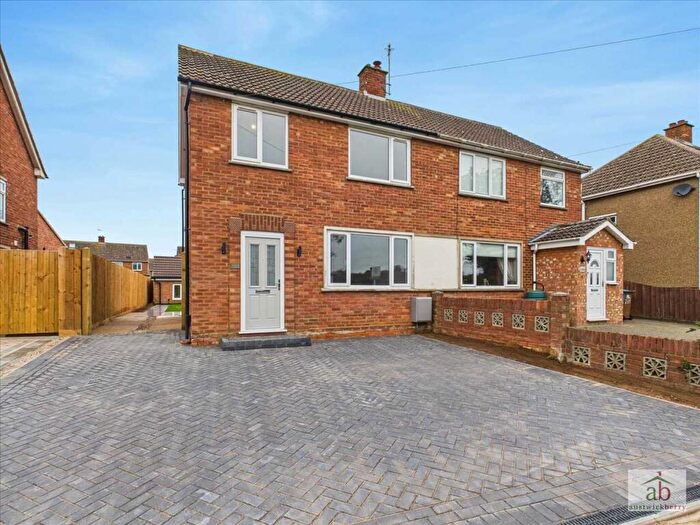 3 Bedroom Semi-Detached House For Sale In Humber Doucy Lane, Ipswich, IP4