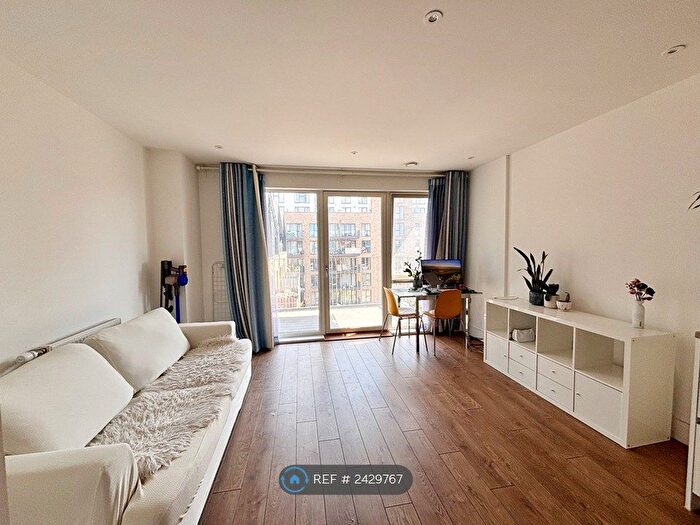 1 Bedroom Flat To Rent In Grattan Court, London, E3