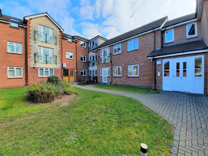 2 Bedroom Apartment For Sale In Botley Road, Park Gate, Southampton, SO31