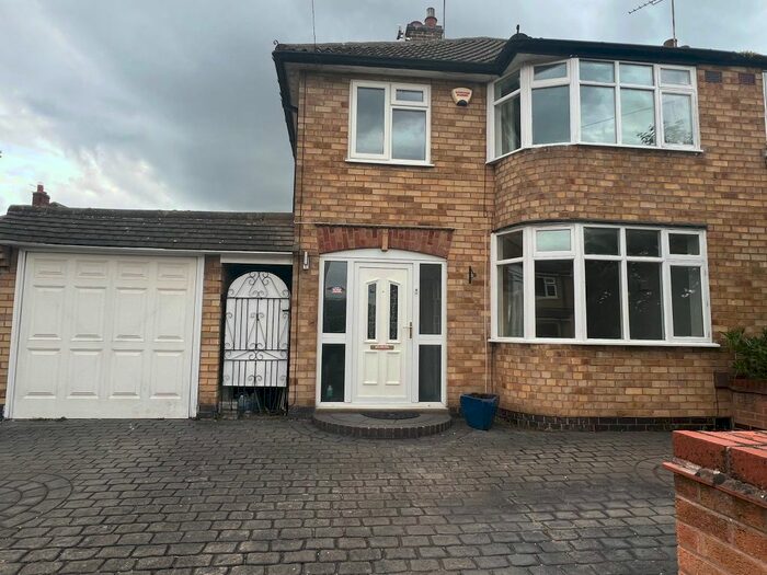 3 Bedroom Semi-Detached House To Rent In Breedon Avenue, Wigston, LE18