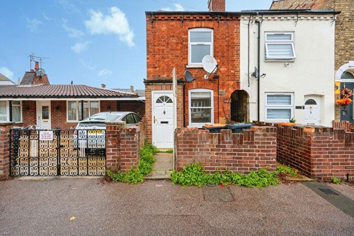 2 Bedroom End Of Terrace House For Sale In Bunyan Road, Bedford, Bedfordshire, MK42