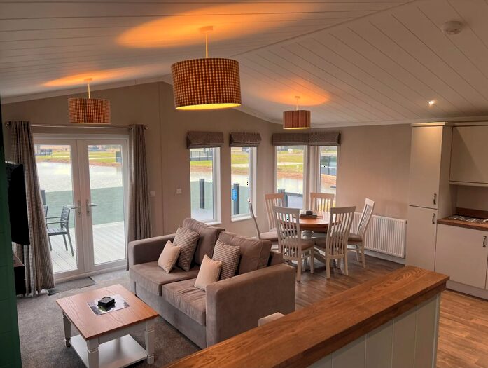 2 Bedroom Park Home For Sale In Louth, Lincolnshire, LN11