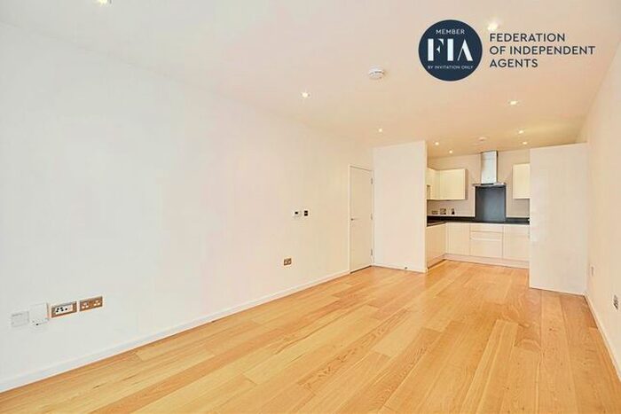 2 Bedroom Flat To Rent In Malthouse Court, High Street, Brentford TW8