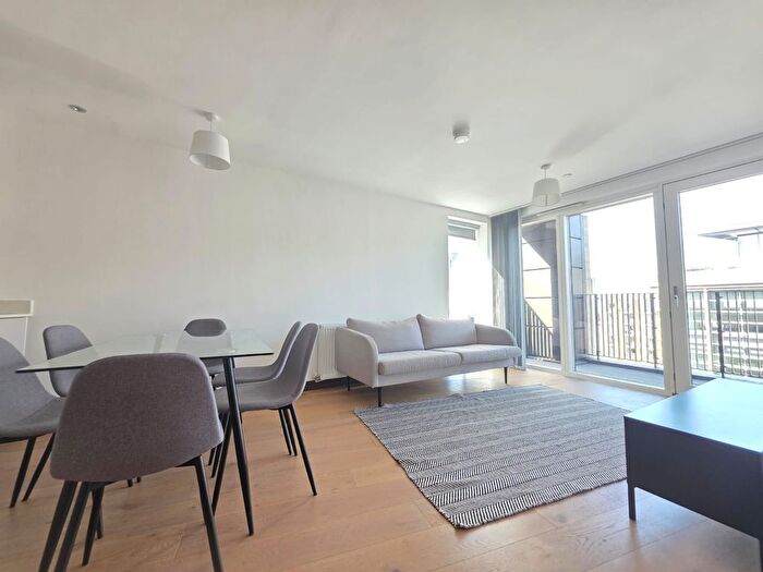 2 Bedroom Flat To Rent In Station Square, Cambridge, CB1