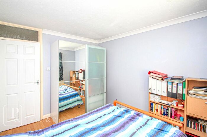 2 Bedroom Bungalow For Sale In Dupont Close, Clacton-on-Sea, Essex, CO16
