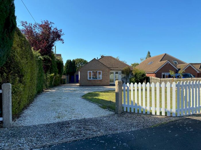 3 Bedroom Bungalow To Rent In Winklebury, RG23