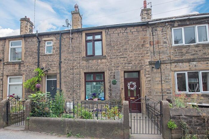2 Bedroom Cottage For Sale In High Street, Sutton In Craven, BD20