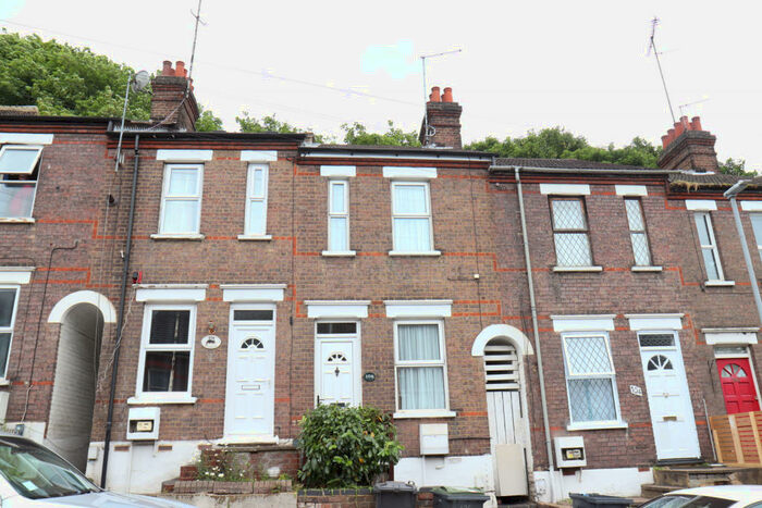 2 Bedroom Terraced House To Rent In Hartley Road, LU2