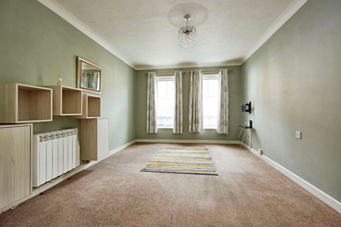 1 Bedroom Flat For Sale In White Cliff Mill Street, Blandford Forum, DT11