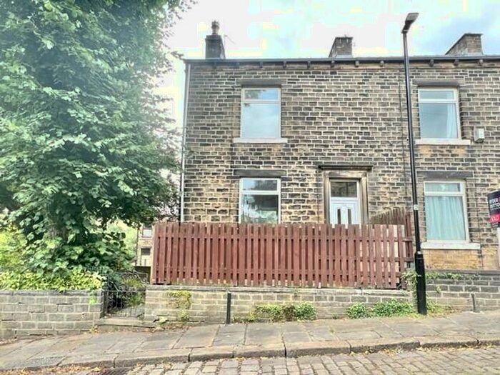2 Bedroom House To Rent In Doncaster Street, Halifax, HX3