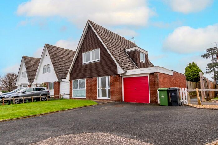 3 Bedroom Detached House For Sale In Pine Close, Fernhill Heath, Worcester, Worcestershire, WR3